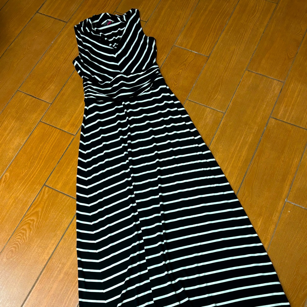 Black 8 White Striped Maxi Dress By Vince Camuto